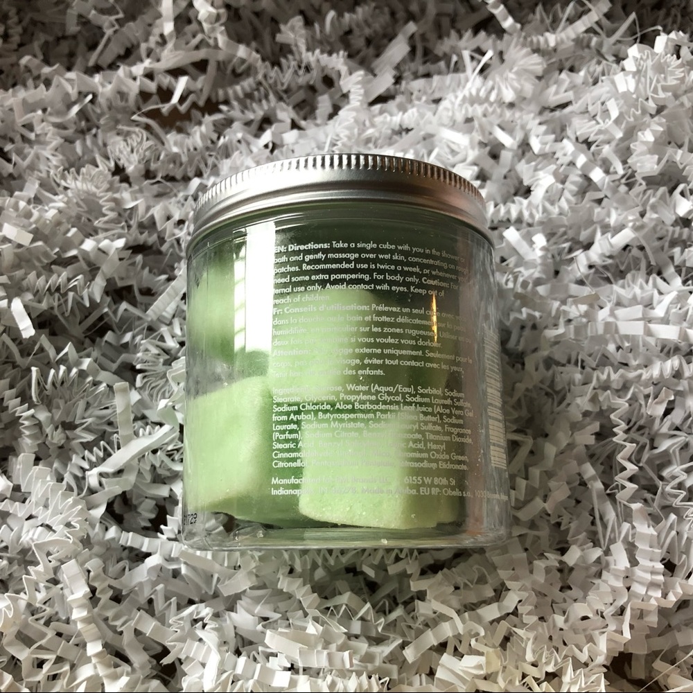 New Harper + Ari Exfoliating Sugar Cubes - Picture 2 of 3